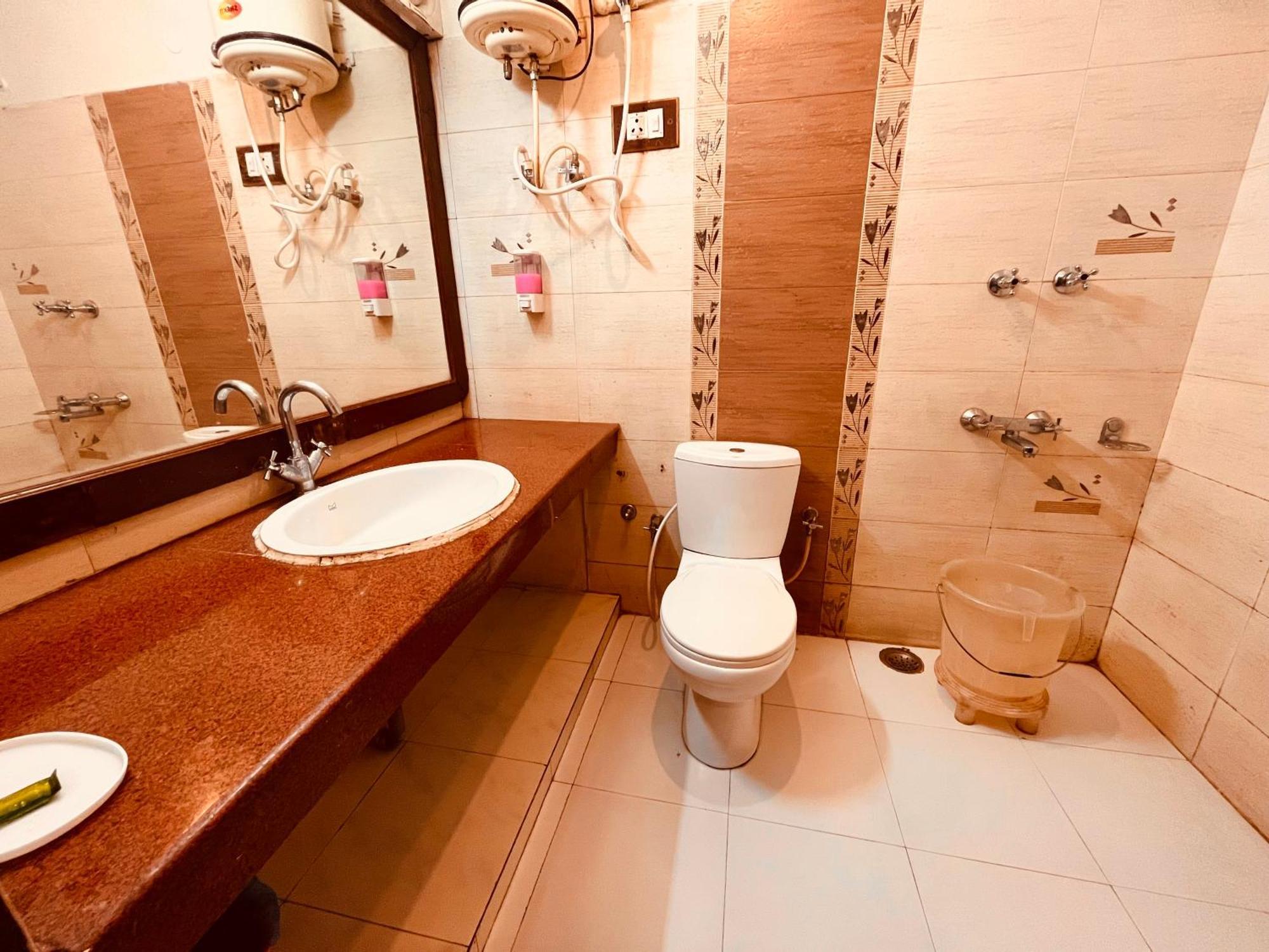 Hotel The North Wind In City Center, Manali Экстерьер фото