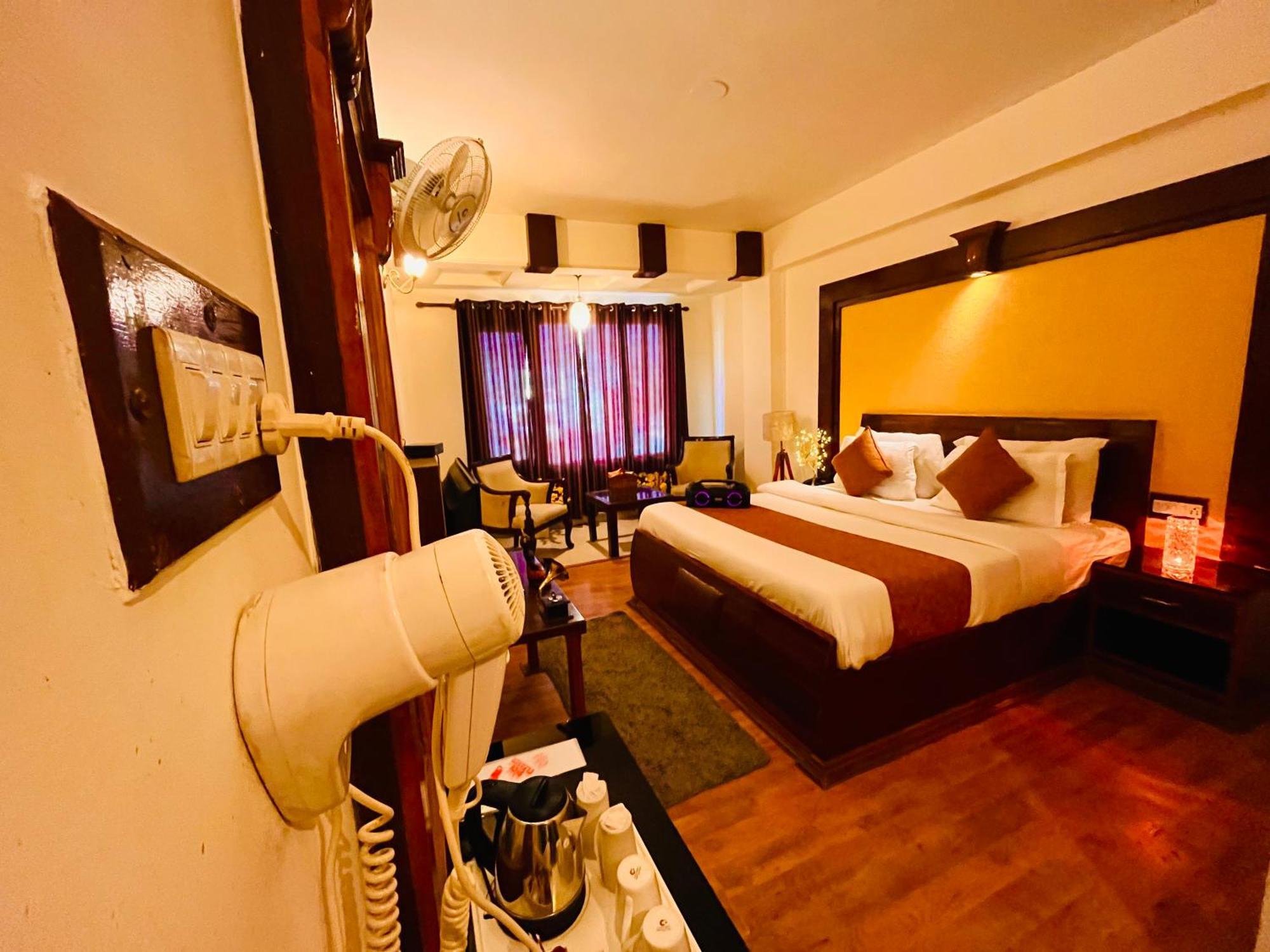 Hotel The North Wind In City Center, Manali Экстерьер фото