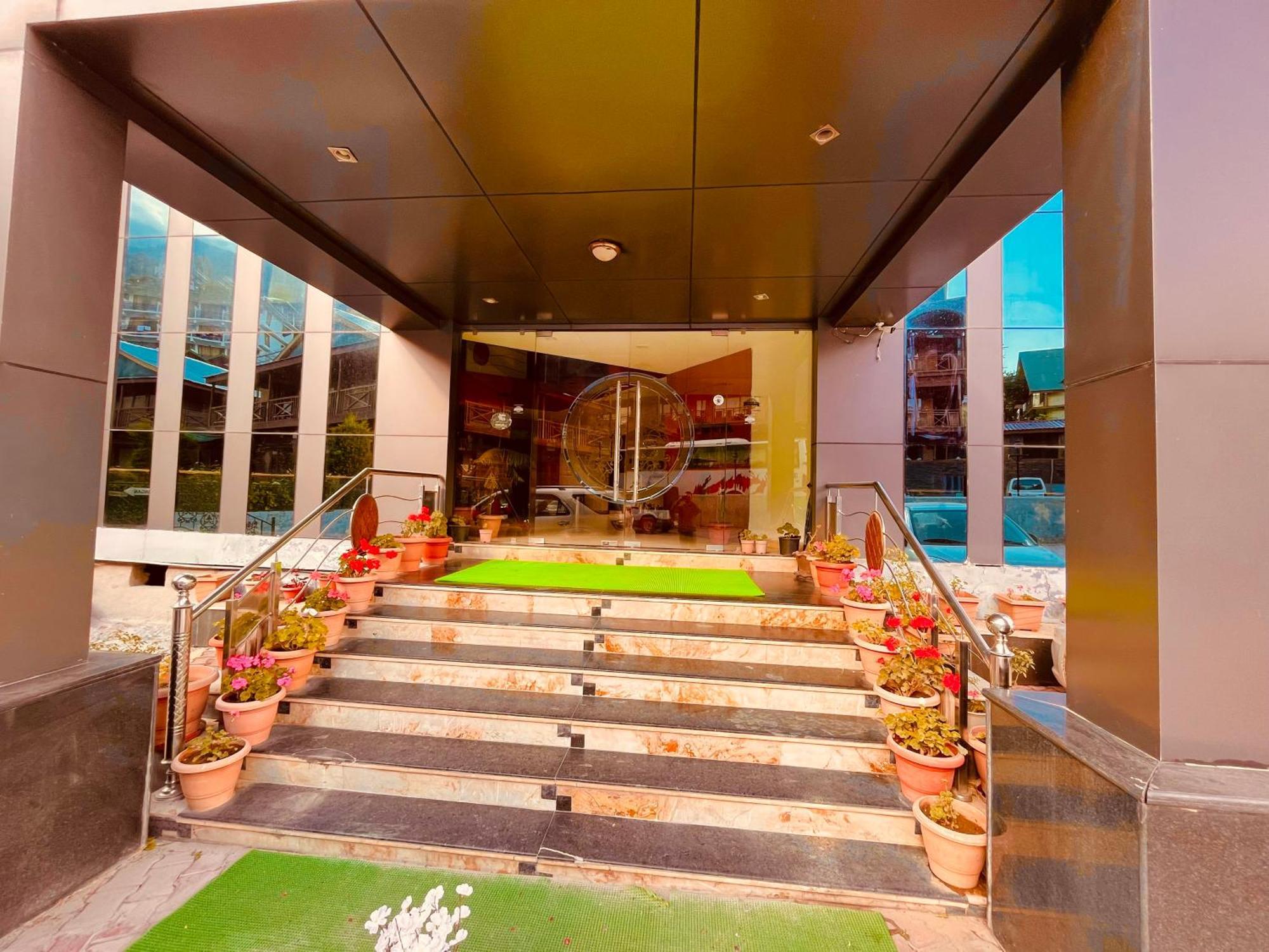 Hotel The North Wind In City Center, Manali Экстерьер фото